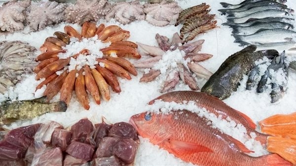 الجمبري يبدأ من 150 جنيهًا، سعر السمك اليوم الجمعة في سوق العبور
