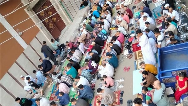 تفسير رؤية صلاة العيد في المنام وعلاقتها بقرب انتهاء الأحزان والمشاكل