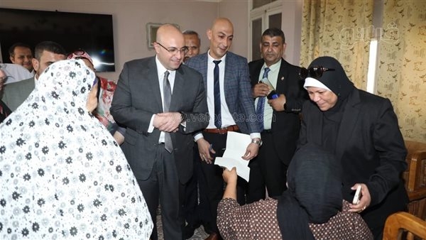 محافظ بني سويف يشارك المواطنين فرحة عيد الأضحى بالصلاة والزيارات (صور)