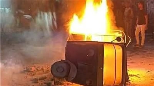 إخماد حريق شب في توك توك بالفيوم
