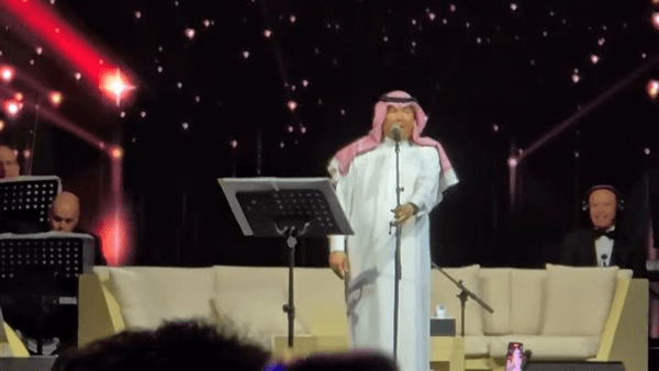 محمد عبده يتألق في حفل عيد الأضحى بحفل كامل العدد في دبي (صور)