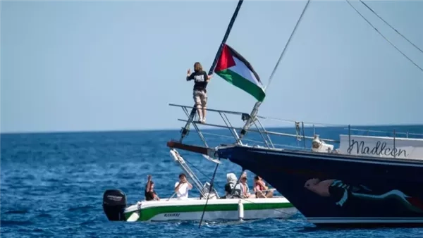 ناشطة على متن سفينة مادلين: لا نعرف موعد وصولنا غزة والاحتلال يحاول قمعنا