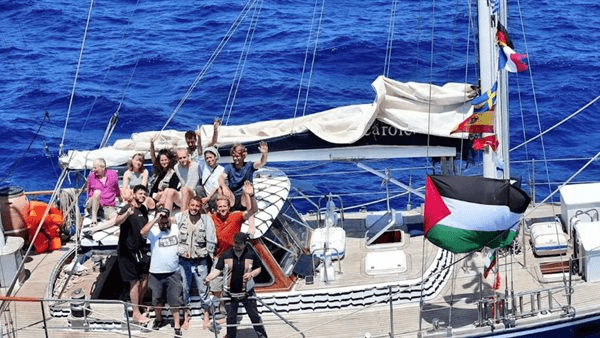 الخارجية الإسرائيلية تكشف موعد عودة ركاب السفينة مادلين إلى بلادهم