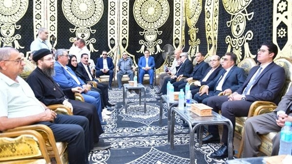 محافظ الدقهلية يقدم واجب العزاء في وفاة خالد عبد العال شهيد الشهامة (صور)