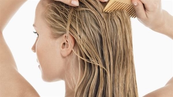 أفضل الزيوت لترطيب الشعر بعد تعرضه للحرارة والتصفيف