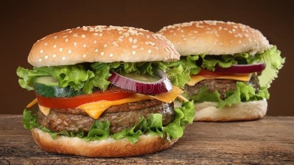 طريقة عمل البرجر في البيت وبأقل التكاليف