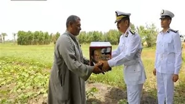 الداخلية تواصل مبادرة "مأمورى أقسام ومراكز الشرطة" لدعم الأسر الأكثر احتياجًا (فيديو وصور)