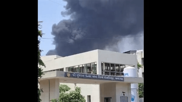 حادث مروع، لحظة تحطم طائرة هندية على متنها 242 راكبًا