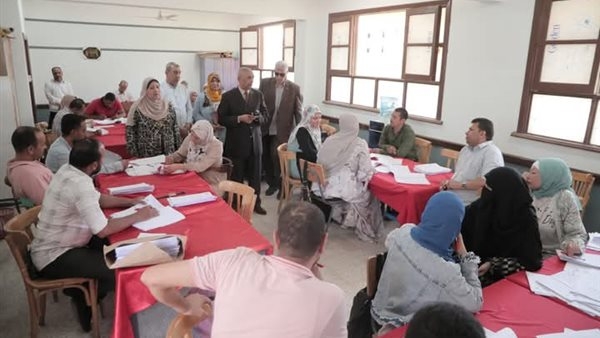وكيل تعليم الوادي الجديد يتفقد مقر كنترول وتقدير درجات الشهادة الإعدادية بالخارجة