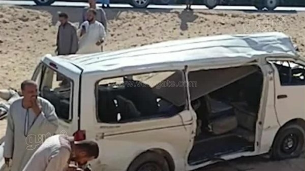 مصرع وإصابة 14 شخصا إثر انقلاب ميكروباص بصحراوي المنيا