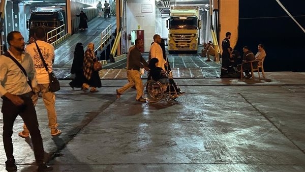 وصول 306 حجاج و7 باصات إلى ميناء نويبع البحري