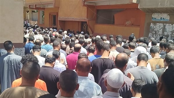 مشهد مهيب.. تشييع جثمان مهندس توفى أثناء الصلاة في مسجد بالسنطة (فيديو)