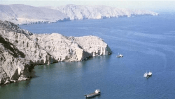 بعد إسقاطها مقاتلة إسرائيلية وأسر قائدها، إيران تهدد بغلق مضيق هرمز