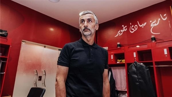 ريبيرو يحاضر لاعبي الأهلي بالفيديو استعدادا لمواجهة بورتو