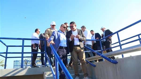 وزير الإسكان ومحافظ كفرالشيخ يتفقدان محطة معالجة الصرف الصحي بـ قمسيون (صور)