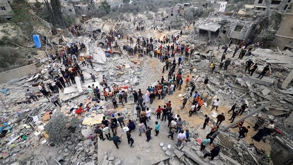 شهيد ومصابون جراء قصف إسرائيلي استهدف شقة في النصيرات بغزة