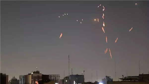 الدفاعات الإيرانية تتصدى لأهداف إسرائيلية وتسقط مسيرتين في أجواء طهران