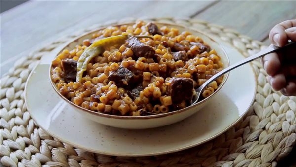 طريقة عمل المبكبكة باللحمة، أسرع أكلة من المطبخ الليبي