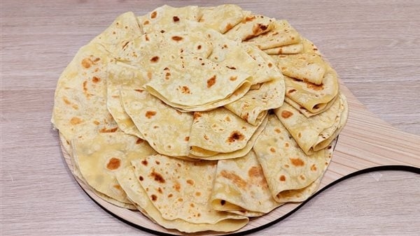 طريقة عمل الرقاق الطرى فى البيت بمكونات بسيطة