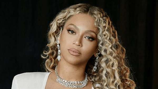 بيونسيه تحطم الرقم القياسي لـ ويتني هيوستن وماريا كاري في Billboard