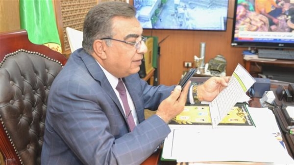 بعد اعتماد النتيجة بنسبة نجاح 90.2%، محافظ الدقهلية يجري اتصالا هاتفيا بأوائل الشهادة الإعدادية