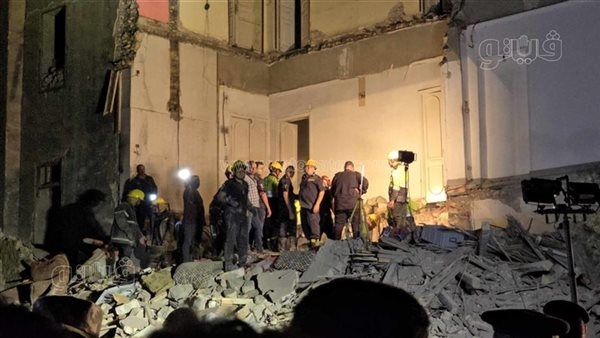 انتشال جثة سيدة و3 مصابين من أسفل أنقاض عقار السيدة زينب المنهار