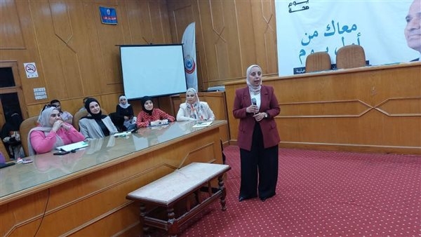 وكيل الصحة بالإسماعيلية تشدد على تكثيف العمل الميداني لمديرى الإدارات الصحية (صور)