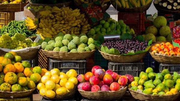 سعر الفاكهة اليوم، انخفاض جديد في العنب وارتفاع 3 أصناف
