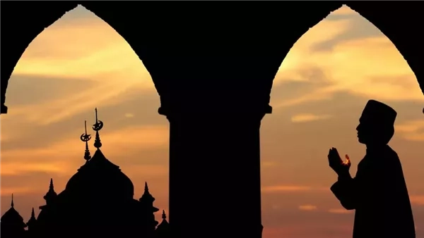 تفسير رؤية سماع الأذان وعلاقتها بالابتعاد عن الذنوب والمعاصى