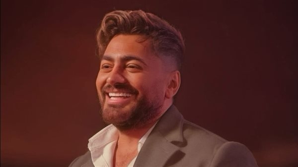 تامر حسني يتألق في حفله بالأهرامات ويقدم باقة من أقوى أغانيه (صور)
