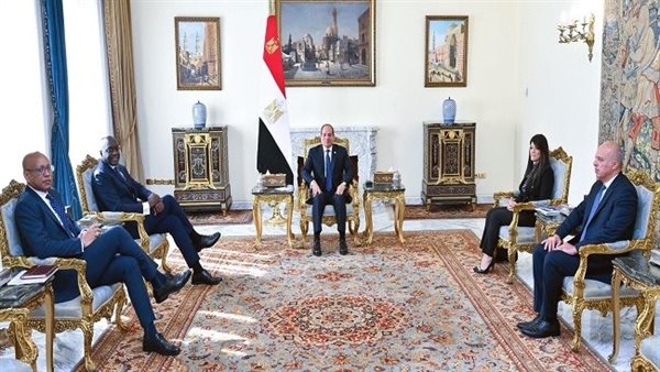 الرئاسة في أسبوع.. السيسي يوجه بتعزيز التعاون مع شركات القطاع الخاص.. يصدق على إطلاق مبادرة "مصر معاكم" للأبناء القصر للشهداء.. ويبحث التصعيد الإسرائيلي في المنطقة مع قادة فرنسا وتركيا وقبرص