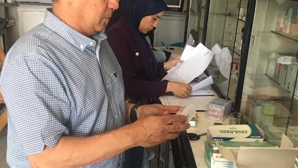 ضبط مخالفات في صيدليتين خلال حملة لهيئة الدواء بالإسماعيلية (صور)
