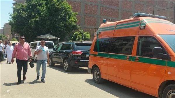 إصابة عاملين سقطا من أعلى مأذنة مسجد بالمنيا