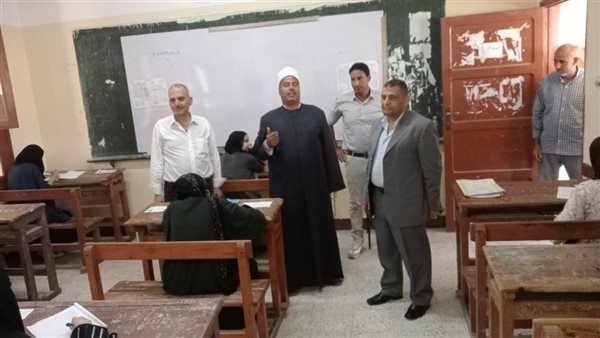 رئيس منطقة الإسماعيلية يتابع امتحانات الثانوية الأزهرية (صور)
