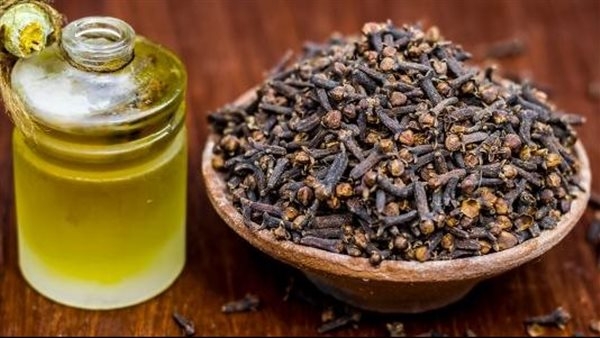 فوائد زيت القرنفل، يعالج التهابات المفاصل ومشاكل الجهاز الهضمي