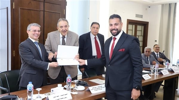 "غرفة الإسكندرية" تحتفل بتخريج الدفعة الأولى من المستخلصين الجمركيين