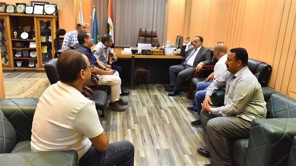 محافظ أسيوط يبحث آليات دعم المنظومة الصحية وتحسين مستوى الخدمات الطبية (صور)