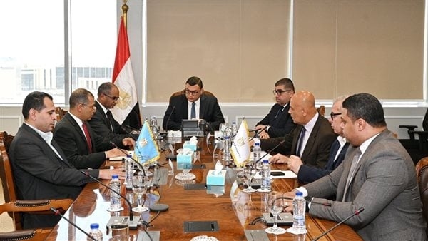 وزير الإسكان يتابع موقف منظومة الصرف الصحي بمدن شرق القاهرة