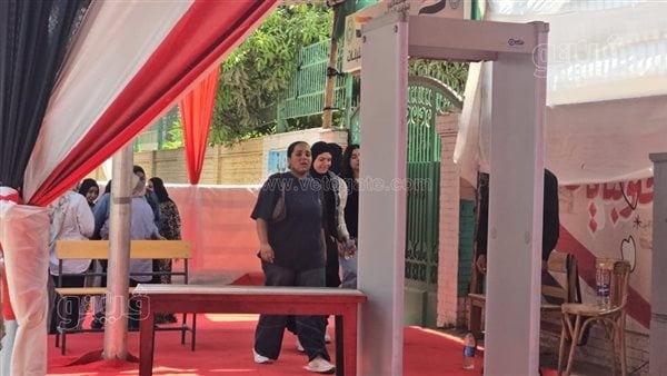طلاب الثانوية العامة النظام القديم: "احنا اتظلمنا علشان مفيش وقت بين الامتحانات زي النظام الجديد" (فيديو)