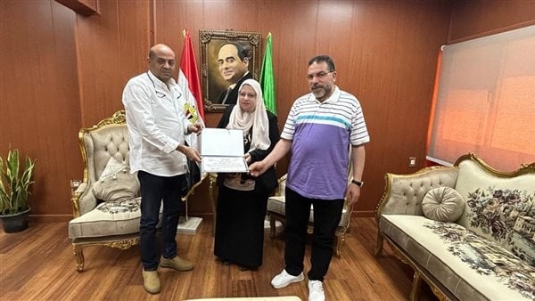 "الرشيدي" يكرم سمر مصطفى منسق أنشطة التوكاتسو بالمدارس الحكومية بالدقهلية (صور)