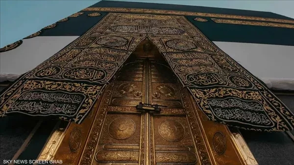 مطلية بالذهب وتزن 1415 كيلو، الكعبة المشرفة تستعد لاستقبال كسوتها الجديدة غدا