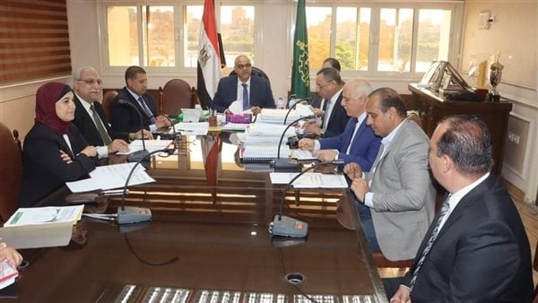 محافظ القليوبية يترأس اجتماع لجنة اختيار القيادات بعدد من المديريات الخدمية