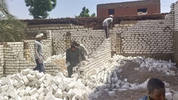 3 حالات مخالفة بحي السيد عبد الرحيم جنوب في قبضة القانون بقنا (صور)