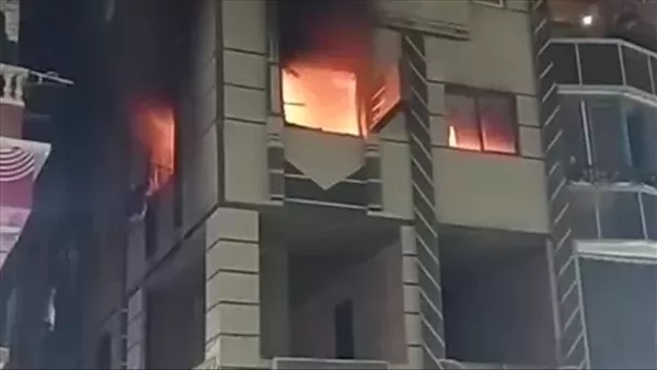 إنقاذ شخص بأعجوبة من حريق شقة في فيصل (صور)