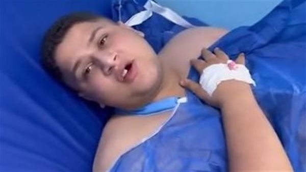 تفاصيل الحالة الصحية للبلوجر محمد فرج الشهير بـ"أم عمر" بعد تعرضه لحادث مروع (صور)