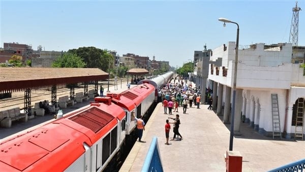 محافظ الدقهلية ورئيس هيئة السكك الحديدية يفتتحان وصلة خط قطار بلقاس