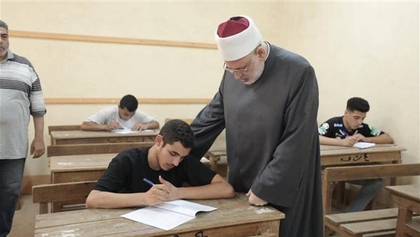 اليوم، امتحان مادة "التاريخ" لطلاب الأدبي بالثانوية الأزهرية