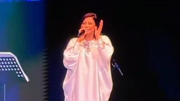 موقف محرج لشيرين عبد الوهاب على مسرح مهرجان موازين (فيديو)