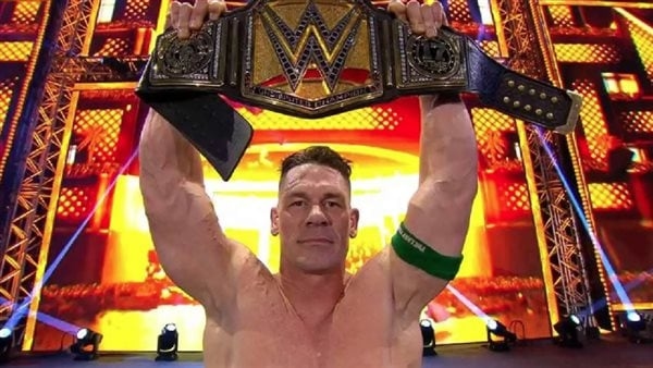 جون سينا يهزم سي إم بانك ويحتفظ بلقب WWE (فيديو)