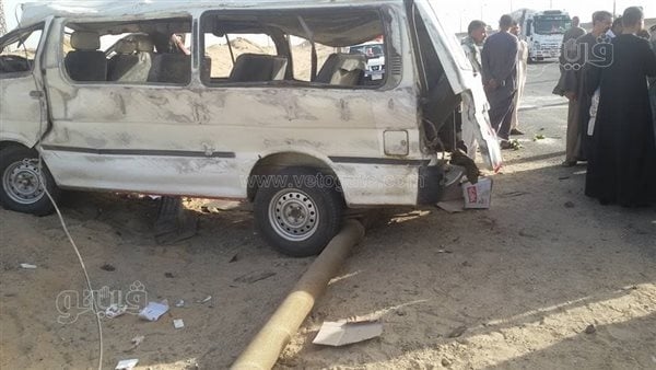 مصرع شخص وإصابة 14 آخرين في انقلاب ميكروباص على الصحراوي الغربي ببني سويف